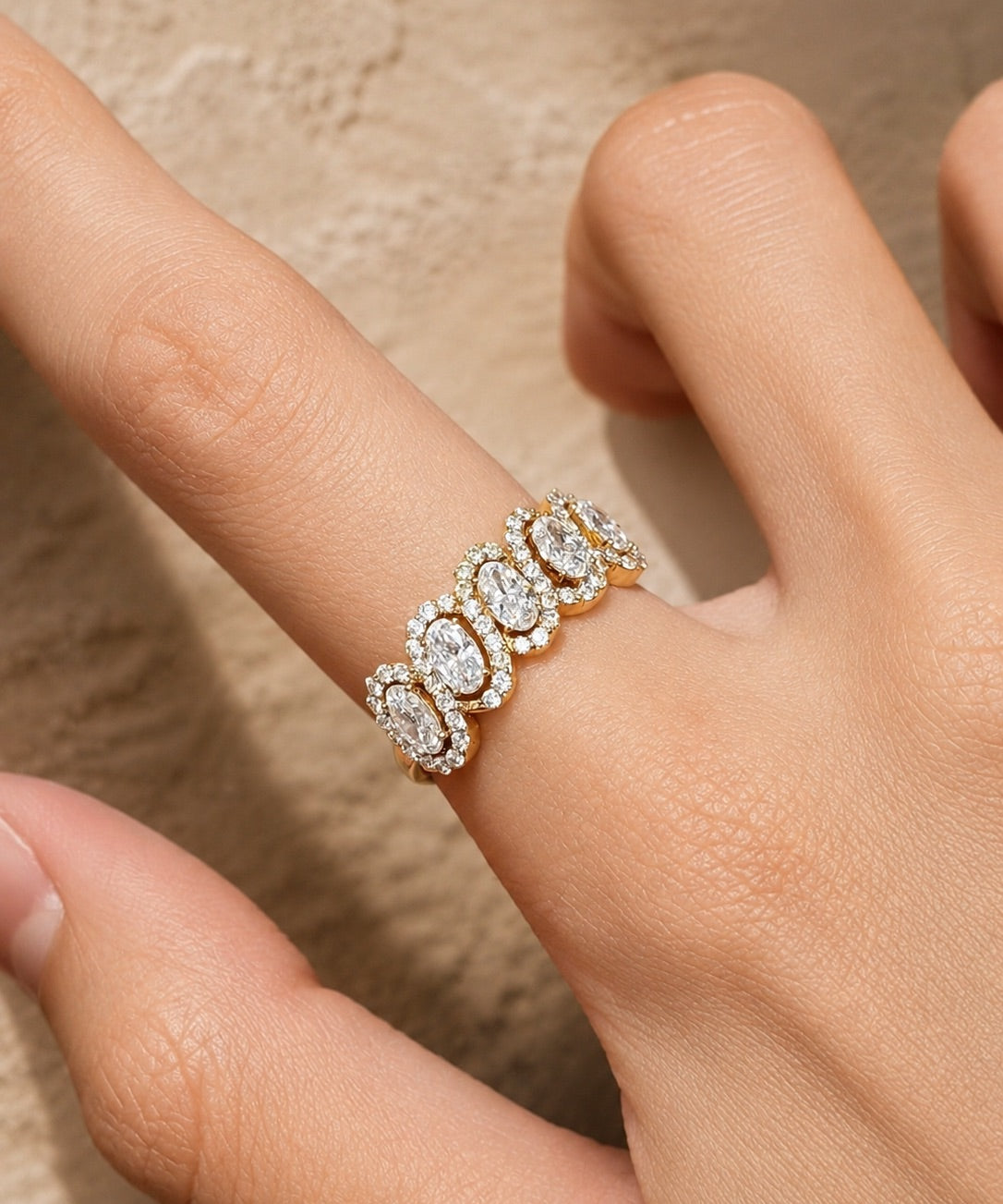 Oval Cluster Band