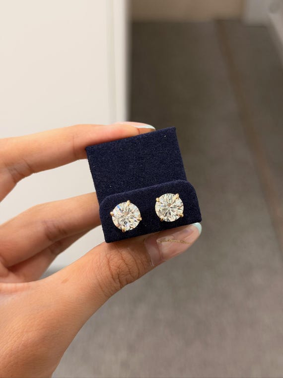 Round Solitaire Stud 3ct