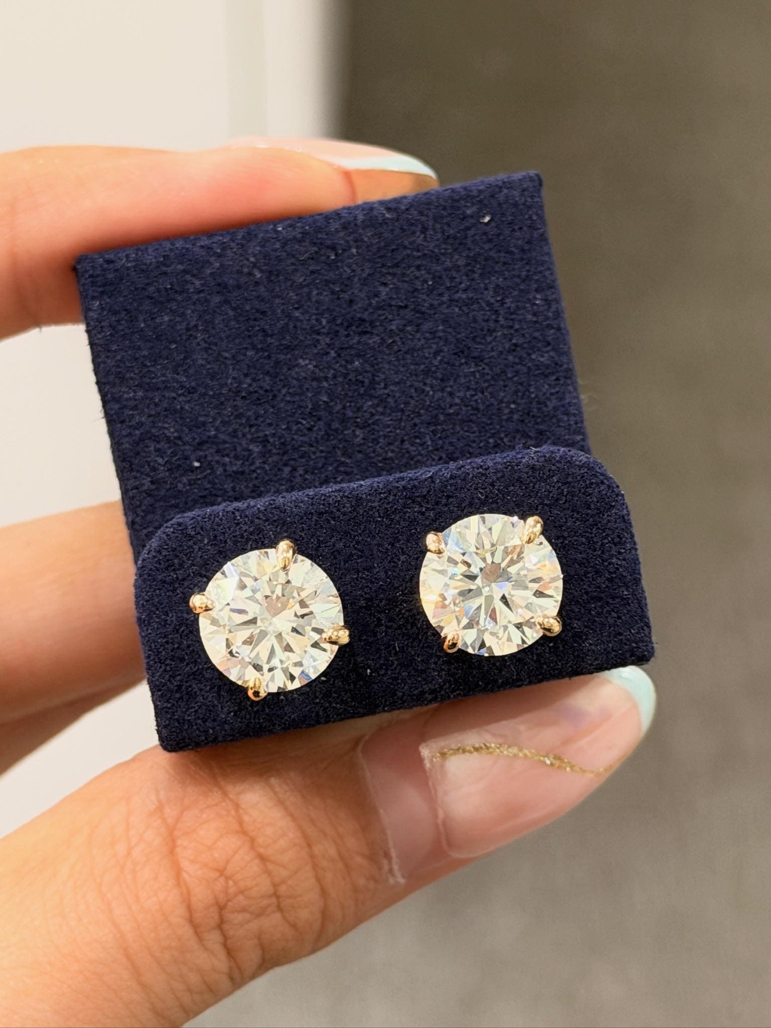 Round Solitaire Stud 3ct