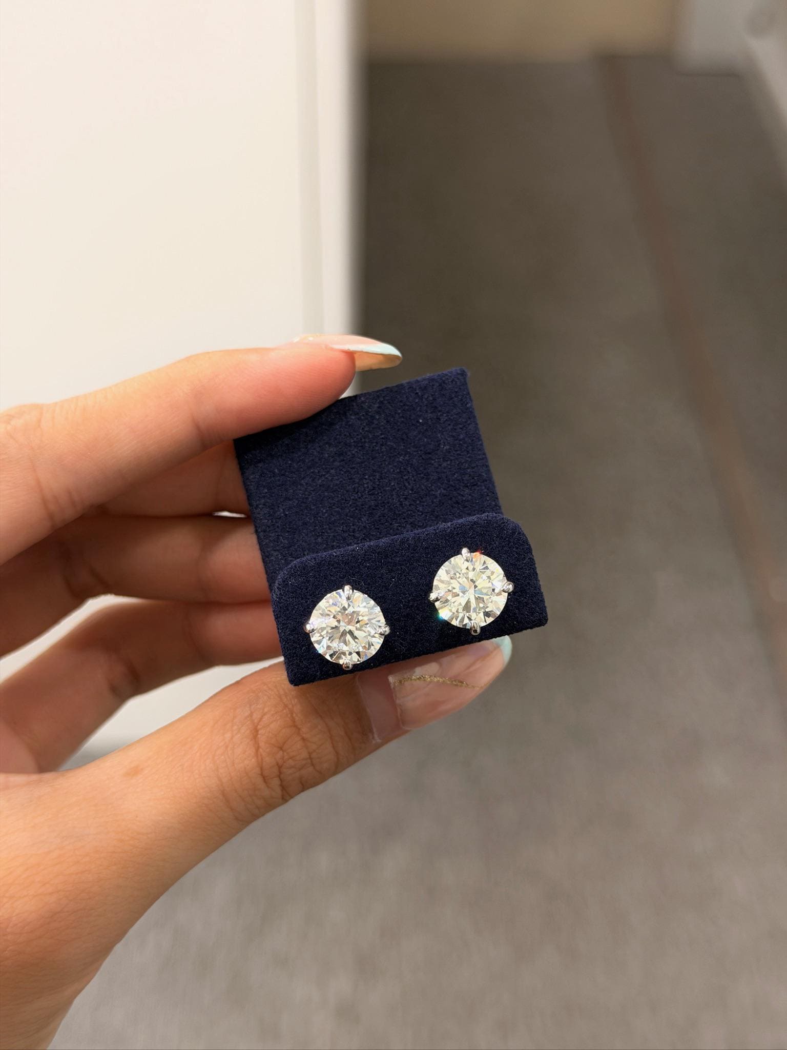 Round Solitaire Stud 3ct