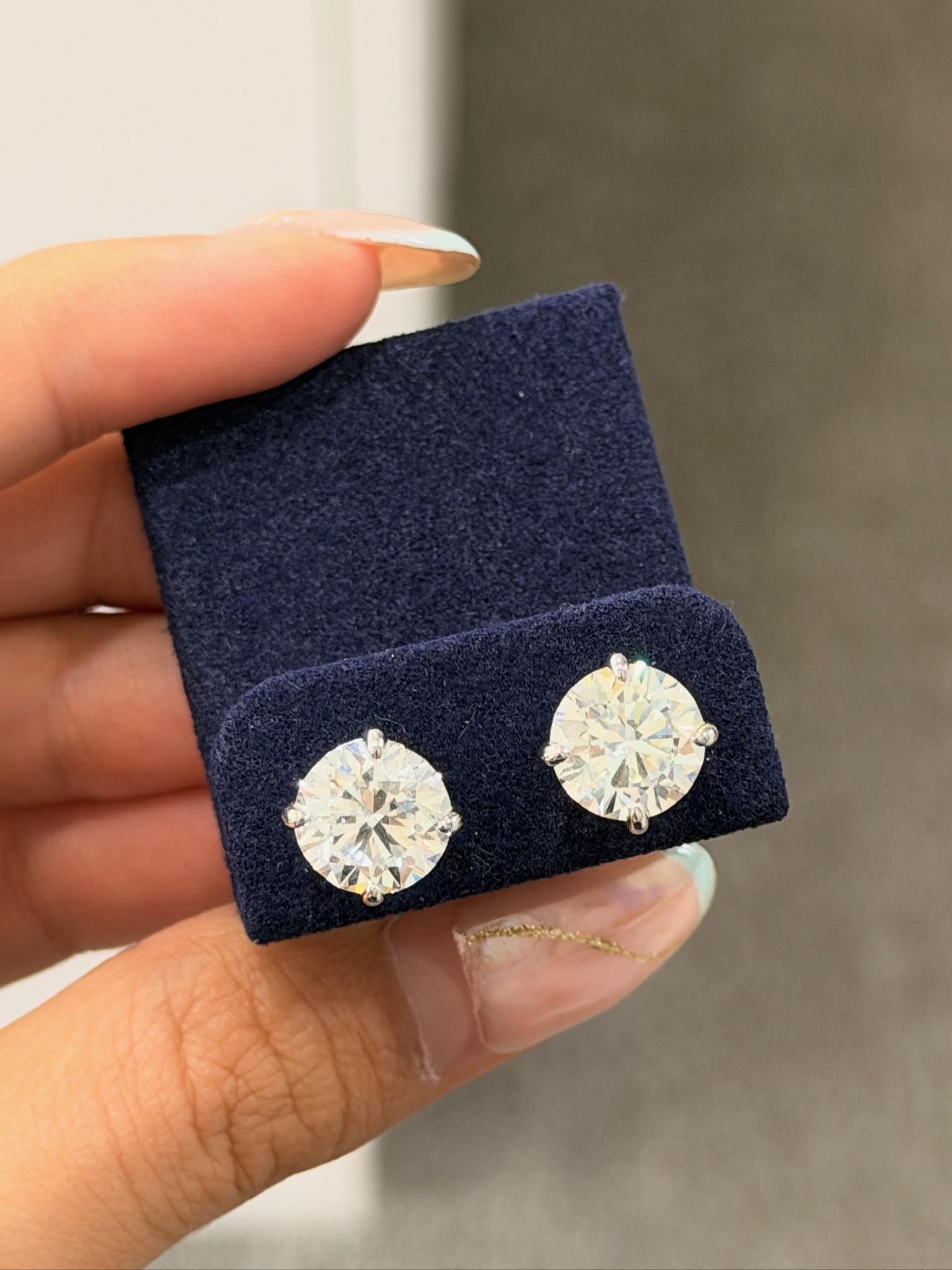 Round Solitaire Stud 3ct